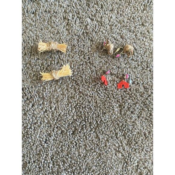 3 Little Pigs and the Big Bad Wolf Family Costumes - Picture 5 of 13